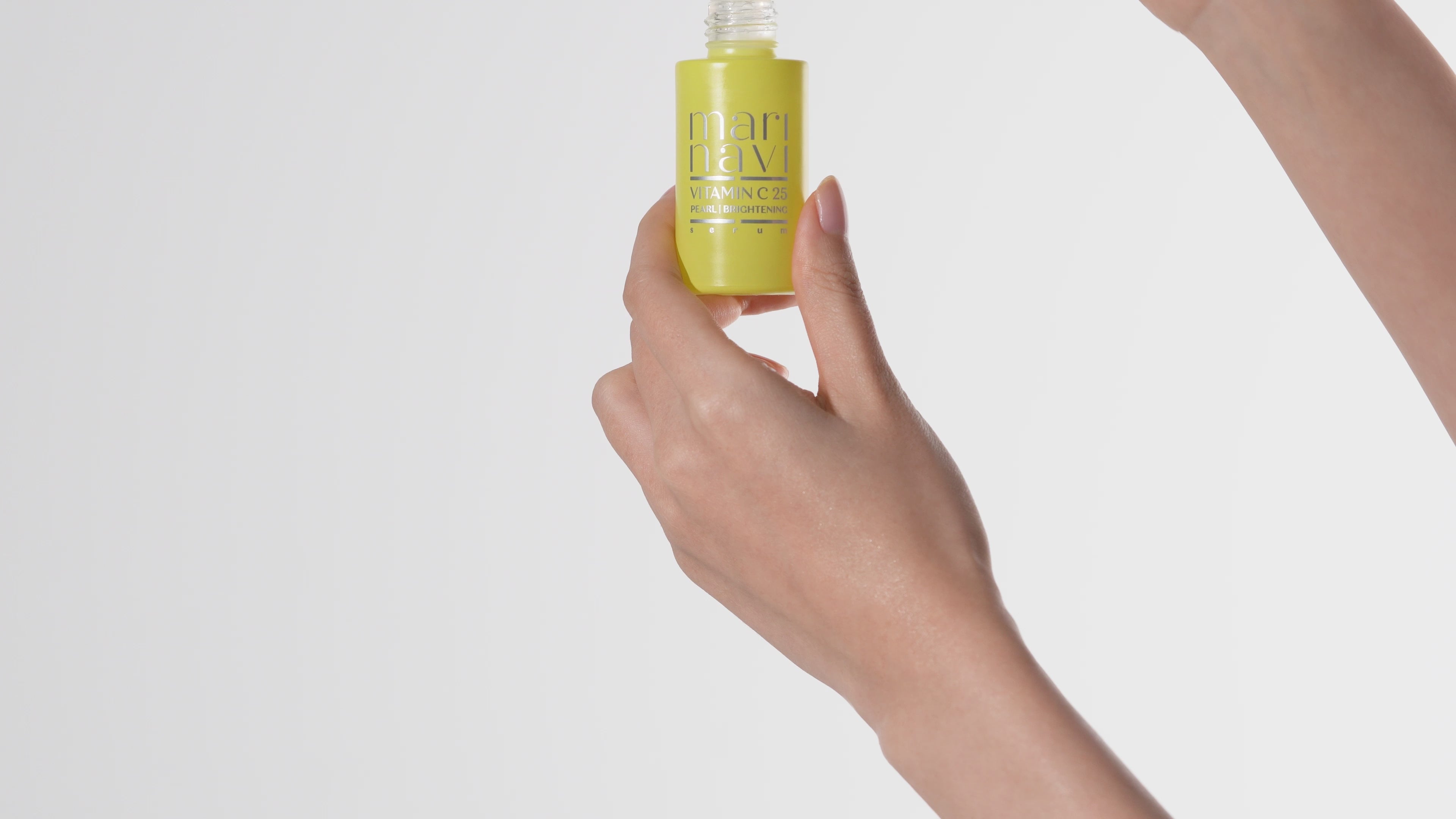 Load video: MARINABI Vitamin C 25 Pearl Brightening Serum 30ml